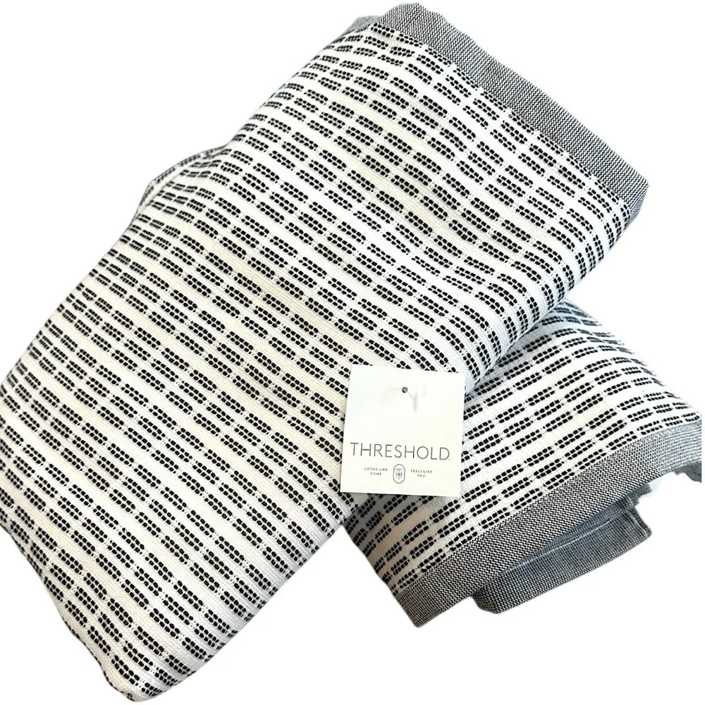 New Threshold Luxury Bath Towel Set Modern Pinstripe 2 30x50 Bath Hook Loops